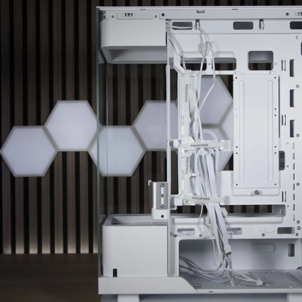 PHANTEKS Evolv X2 caches