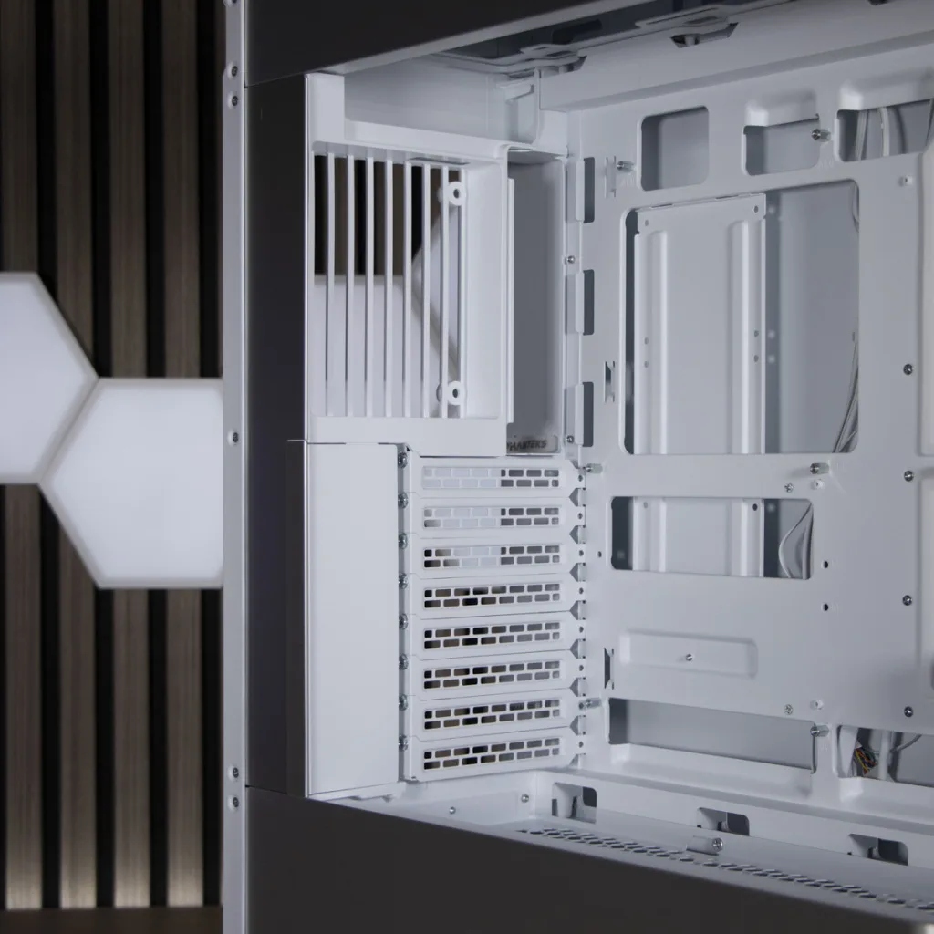 PHANTEKS Evolv X2 interne gauche