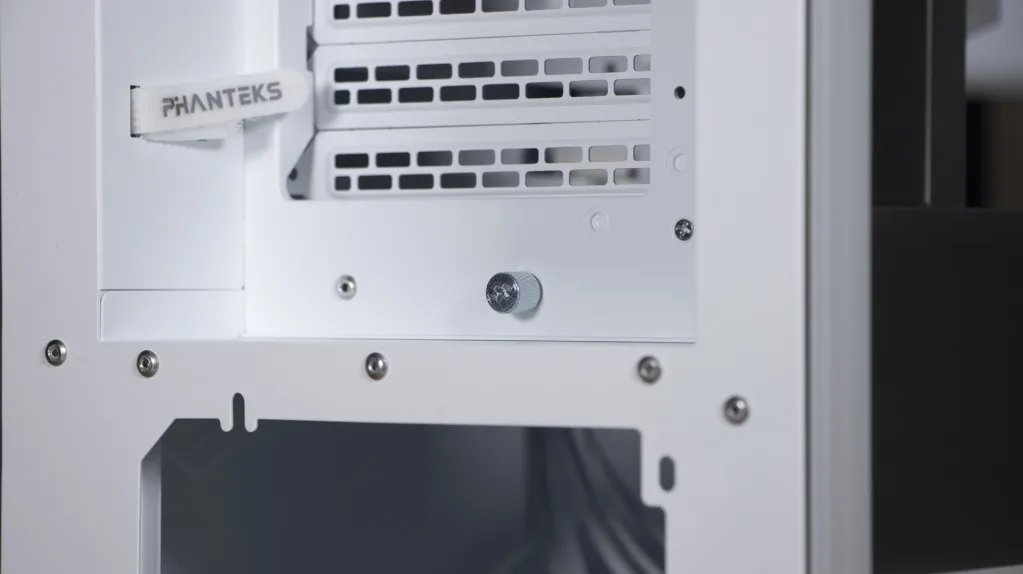 PHANTEKS Evolv X2 vis fixation support