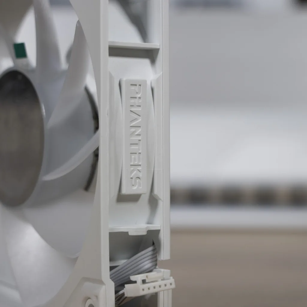 PHANTEKS M25 120 côtés