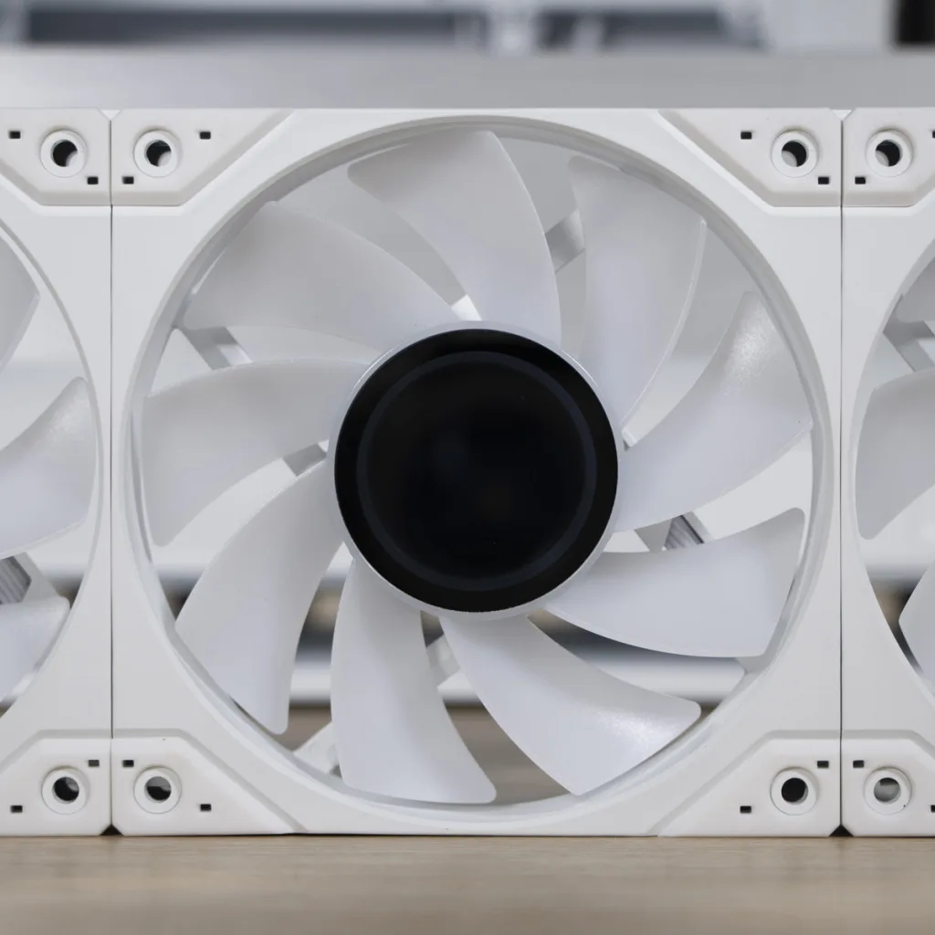 PHANTEKS M25 120 face avant