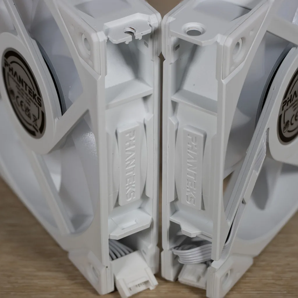 PHANTEKS M25 120 fixations latérales