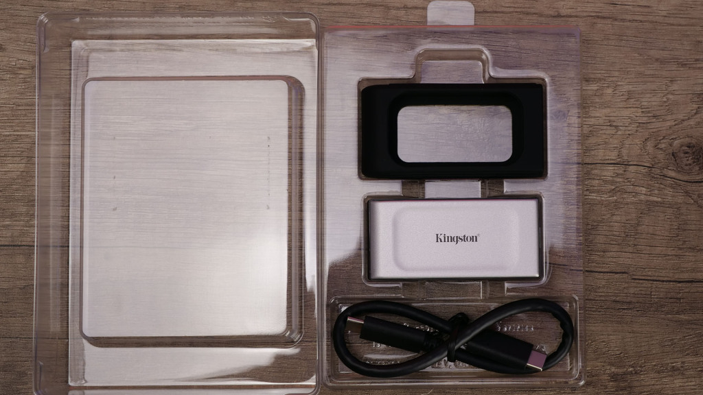 Test Kingston XS2000 : Un SSD portable toujours aussi rapide en 2025 4 kingston xs2000 1tb unboxing bundle