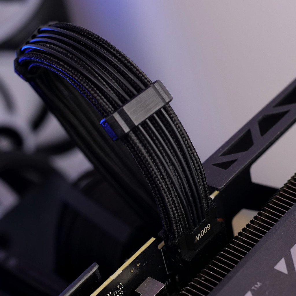 msi meg ai1600t pcie5 cables tressés 02