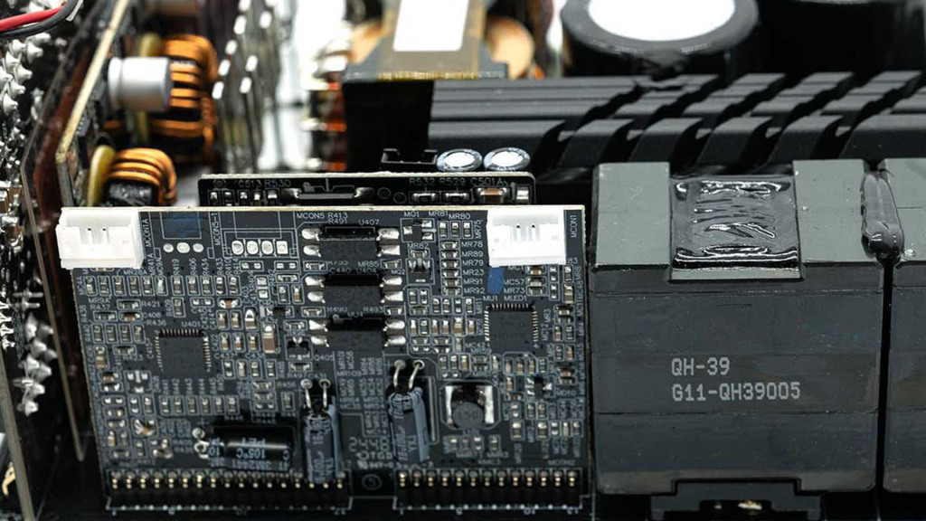 msi meg ai1600t pcie5 pcb 05