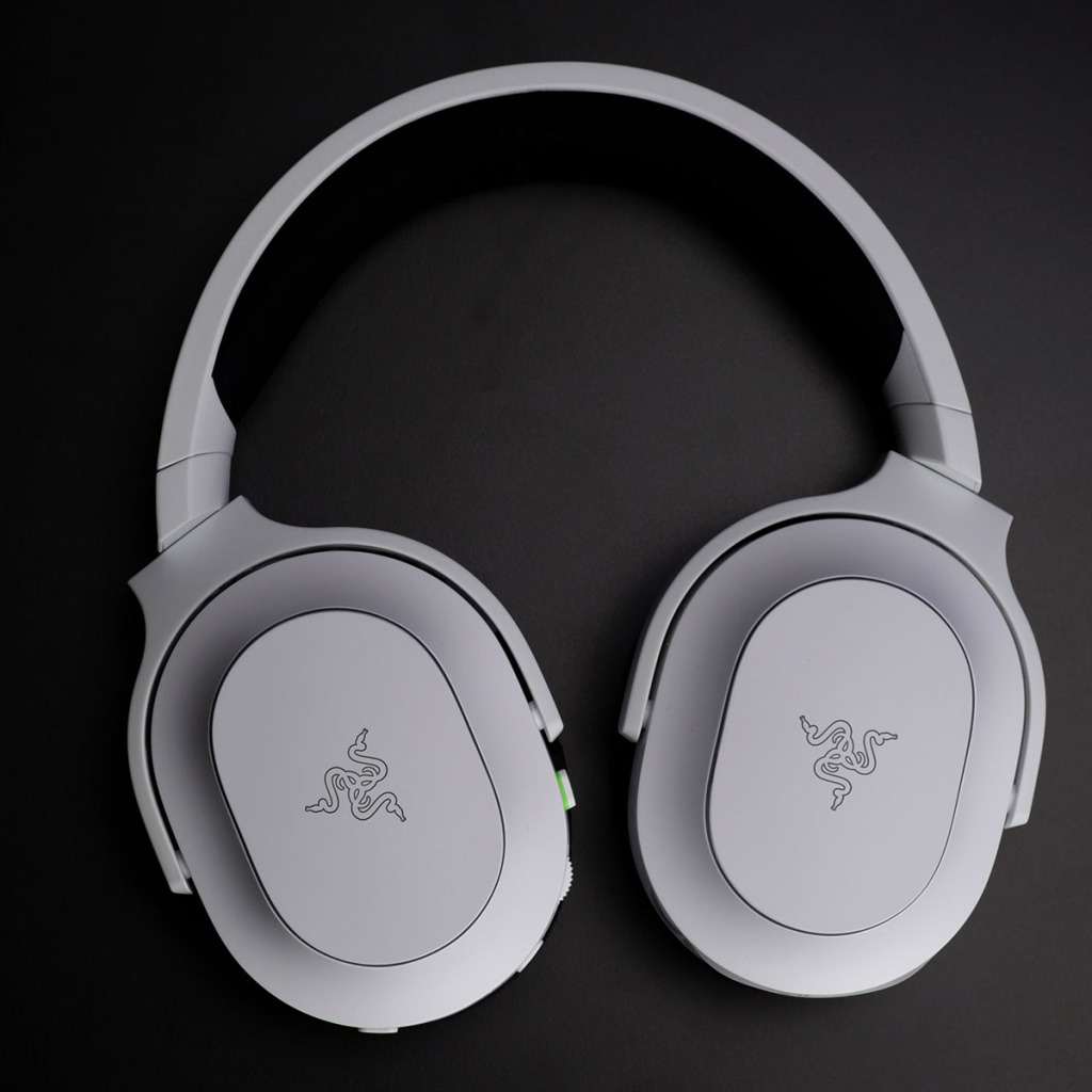 razer barracuda x chroma 01