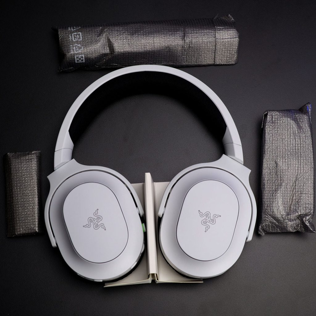 razer barracuda x chroma unboxing contenu 01