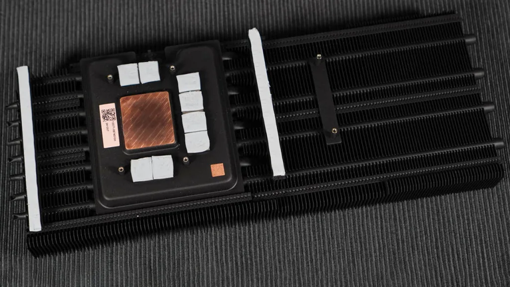 rog astral rtx 5080 oc rad 01