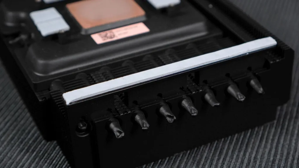 rog astral rtx 5080 oc rad 02