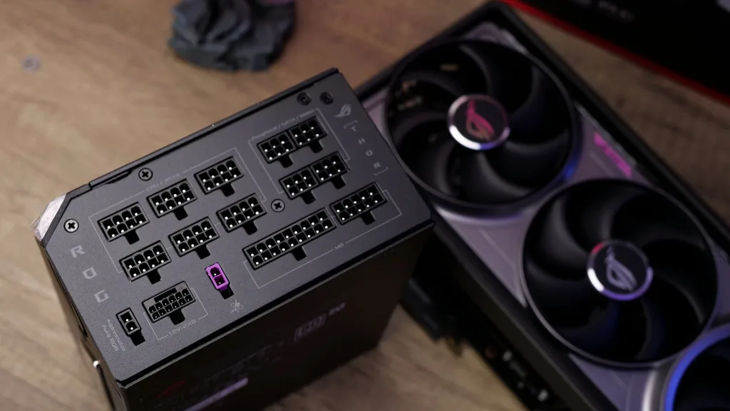 rog astral rtx 5080 rog thor 1000w platinum iii 03