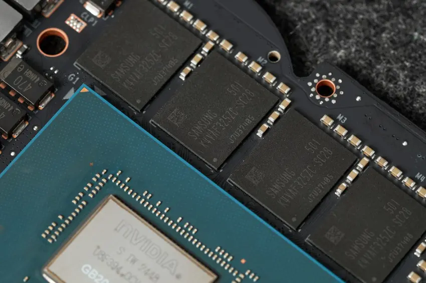 rtx 5070 fe vram samsung