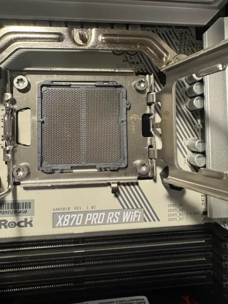 9950X3D ASRock socket die