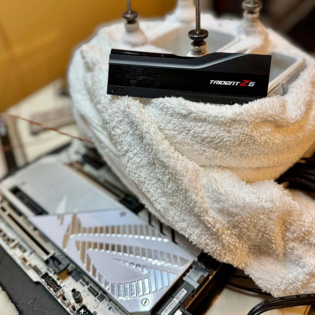De la DDR5-12772 : G.SKill et ASUS battent un nouveau record 2 G.Skill DDR5 12772 Trident Z5