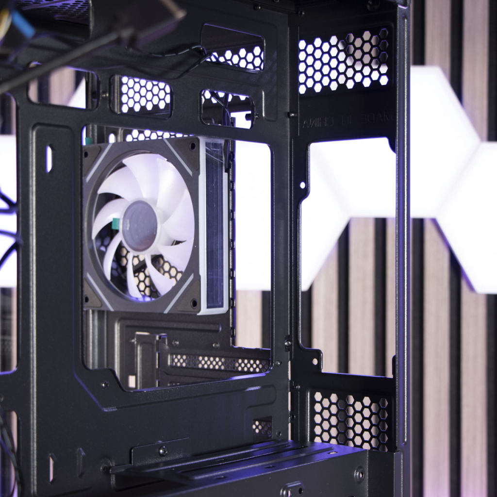 RAIJINTEK ATREUS emplacement alimentation