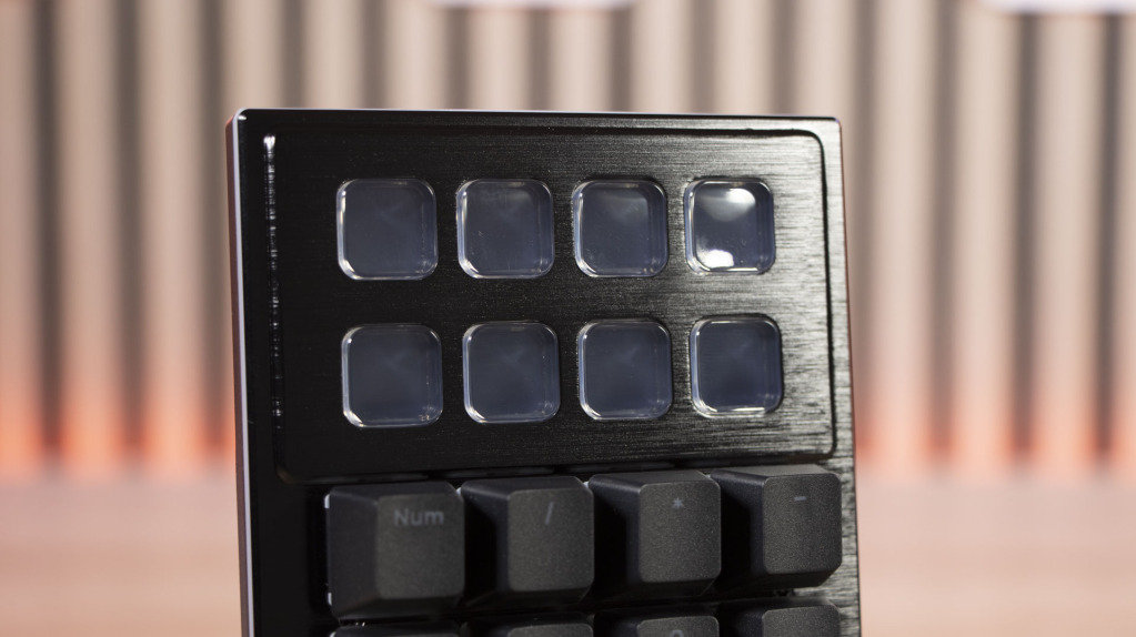 be quiet! Dark Mount touches programmables écran