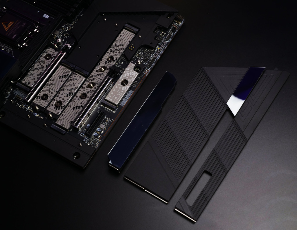 meg z890 godlike ssd slots