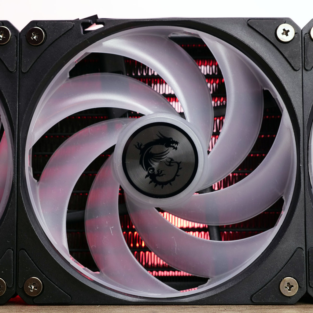 msi mag coreliquid a13 360 CycloBlade 7 120mm 02