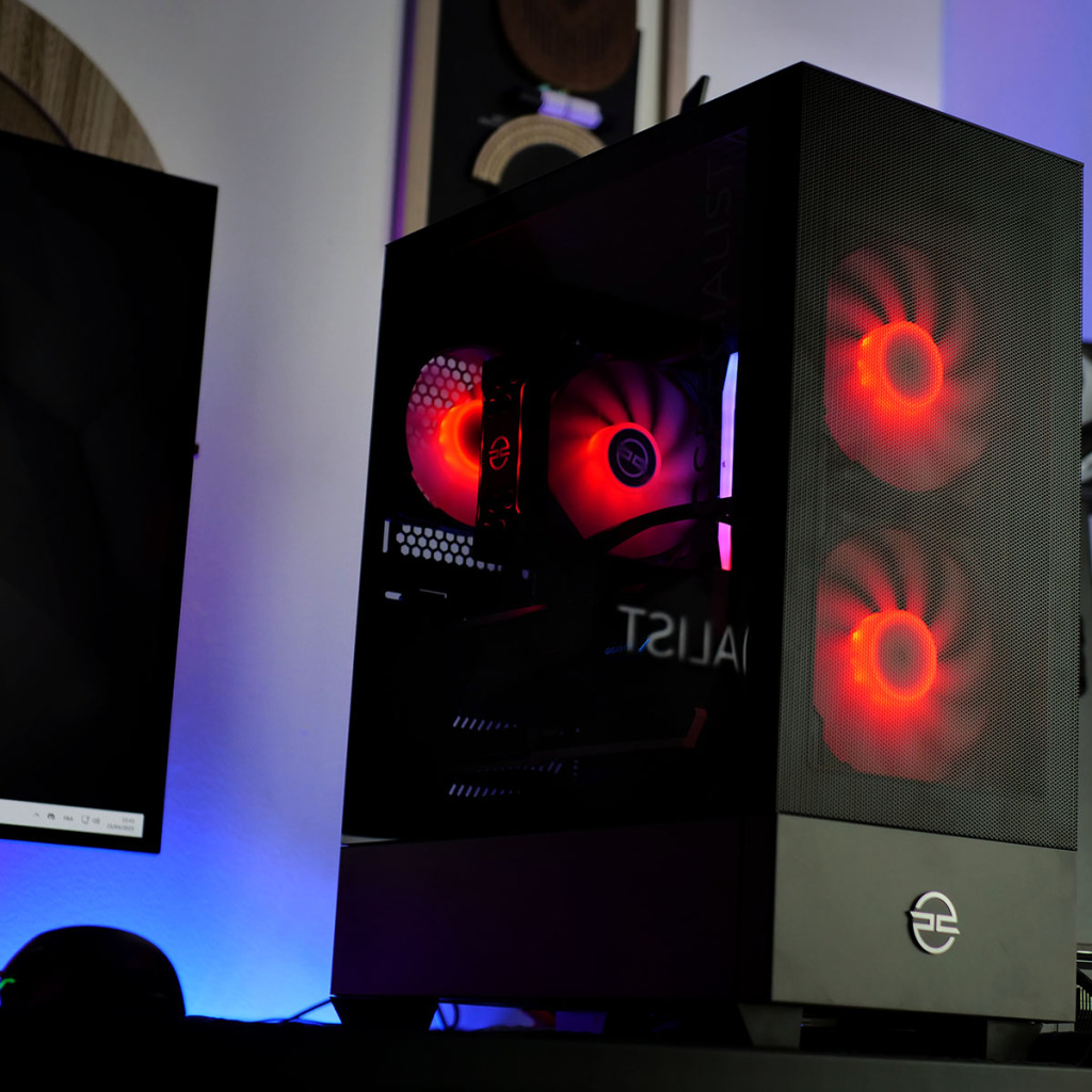test pcspecialist pc gaming panneaux fermés