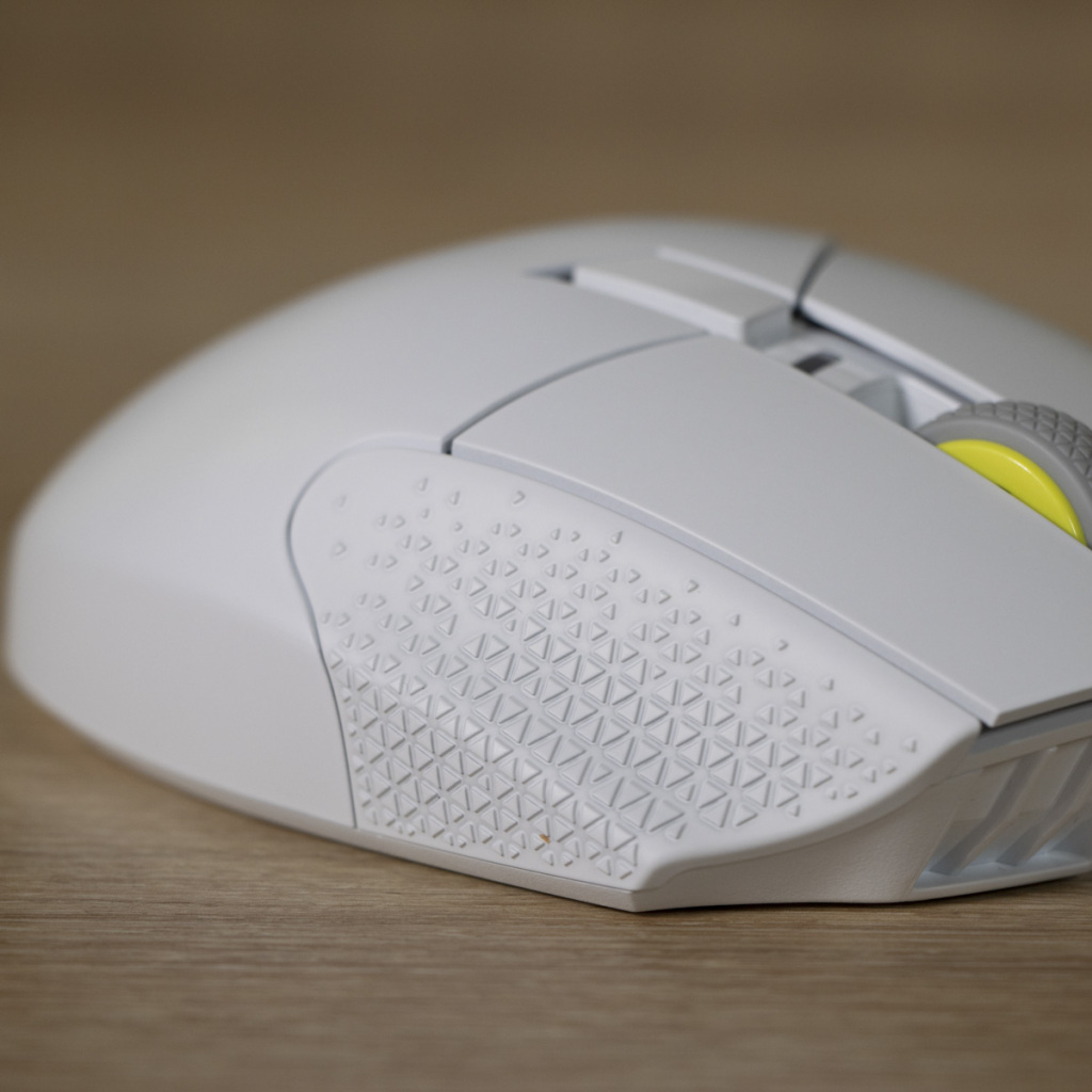 CORSAIR Scimitar Elite Wireless SE grip