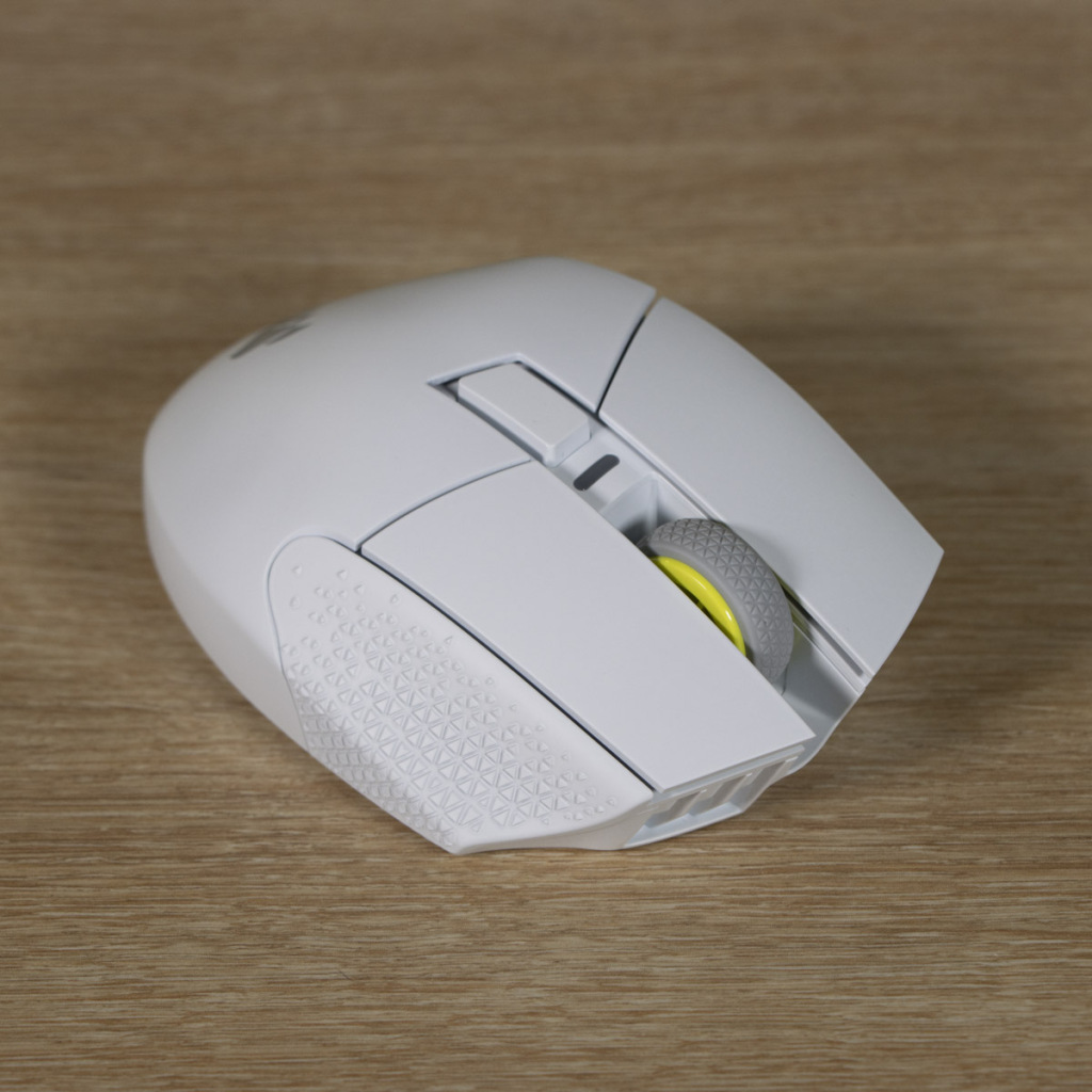 CORSAIR Scimitar Elite Wireless SE trois quarts avant