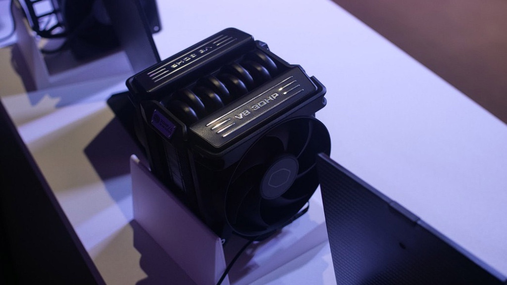 COMPUTEX 2025 : Cooler Master présente trois ventirads équipés de la technologie 3DHP 9 Computex Cooler Master V8 Ace DESSUS