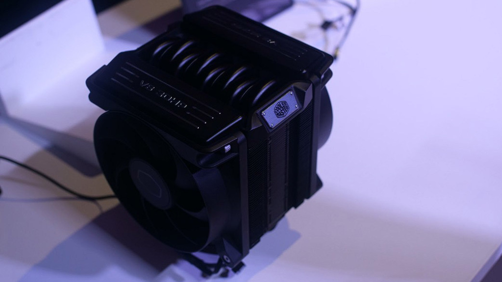 COMPUTEX 2025 : Cooler Master présente trois ventirads équipés de la technologie 3DHP 10 Computex Cooler Master V8 Ace gauche