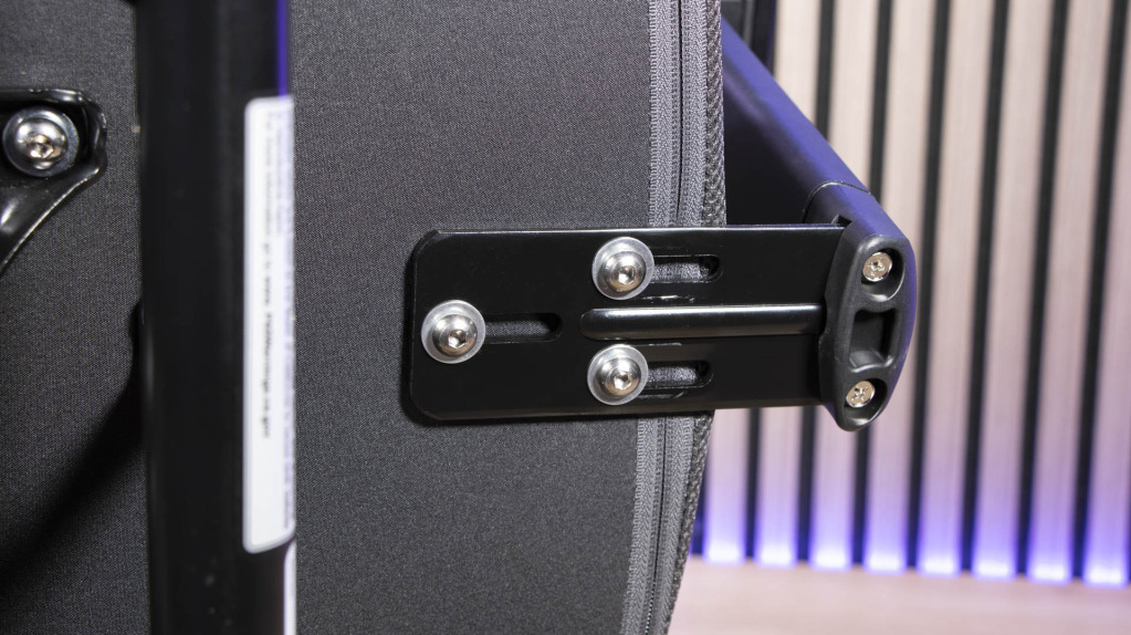 Cooler Master Synk X assemblage accoudoirs