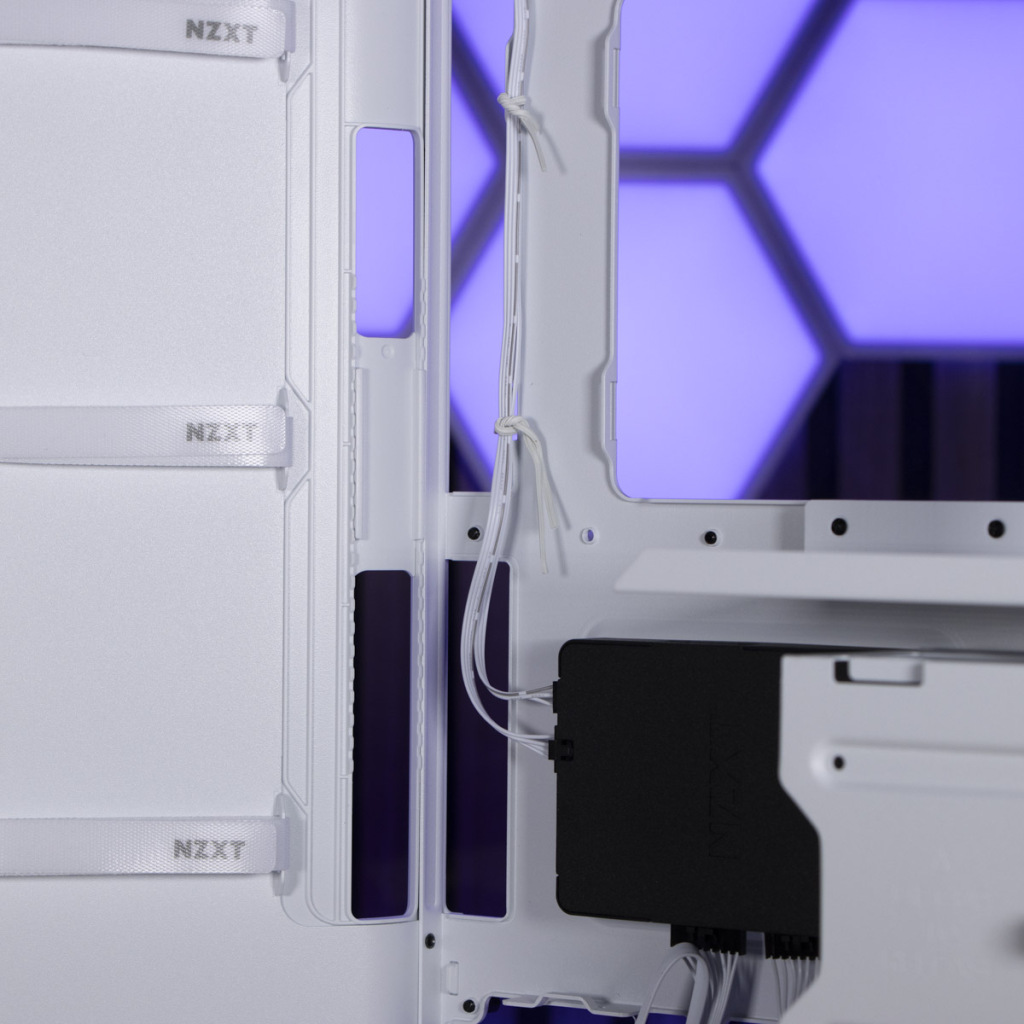 NZXT H9 Flow RGB+ passe câbles carte mère standard
