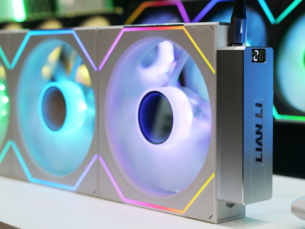 LIAN LI présente le ventilateur UNI FAN SL-INFINITY Wireless 6 UNI FAN SL-INFINITY power bank