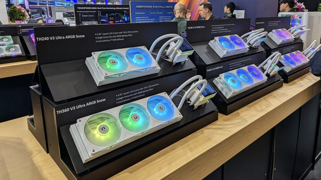 Thermaltake sort l’artillerie lourde au Computex 2025 des AIO uniques : MINECUBE 360 Ultra, TH V3 Series 6 Thermaltake TH V3 Series 01