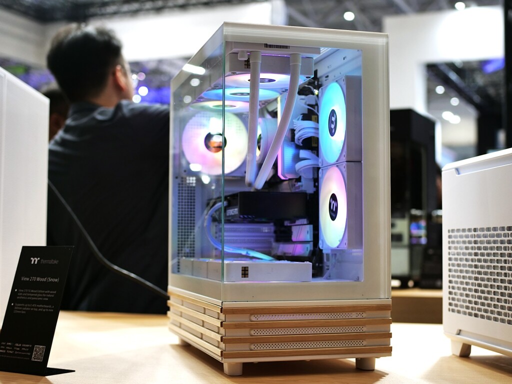 Thermaltake Wood Series : des boîtiers PC au design scandinave splendide pour 2025 5 View 270 wood