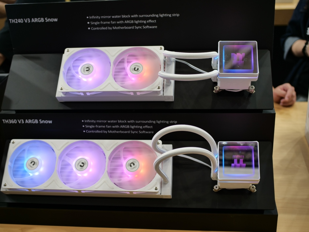 Thermaltake Computex 2025 : la gamme complète en mode grand spectacle 15 aio thermaltake th v3 miroir