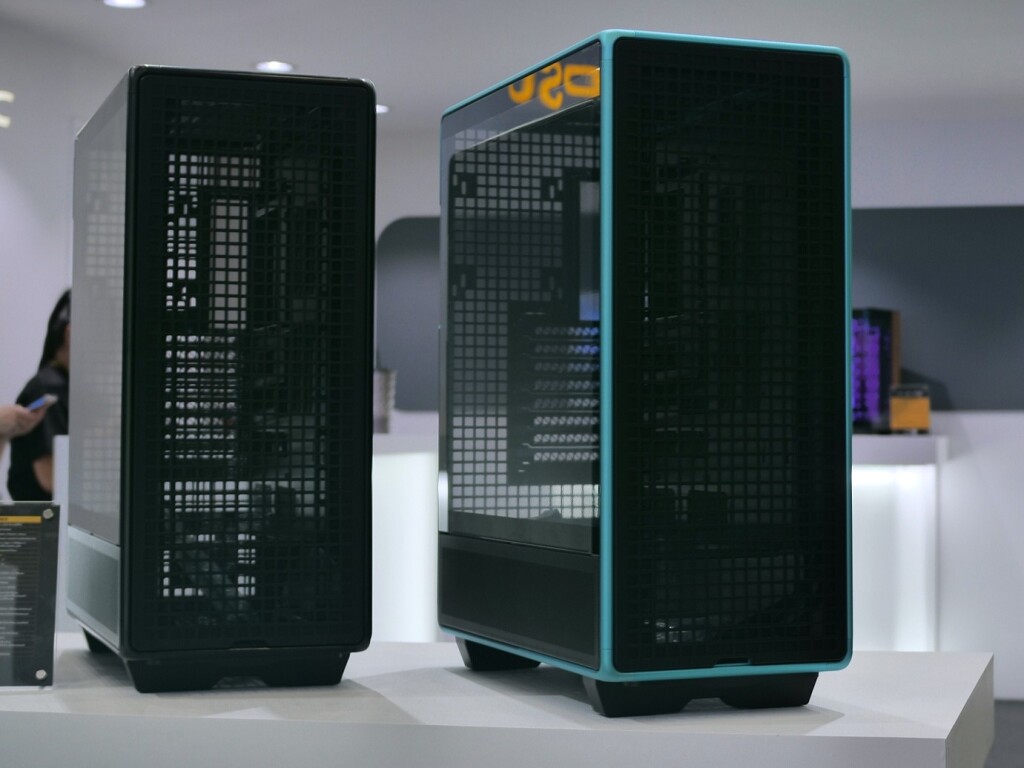 Antec impressionne au COMPUTEX 2025 avec le Nine Hundred et le Vortex View 4 antec nine hundred 2025 01