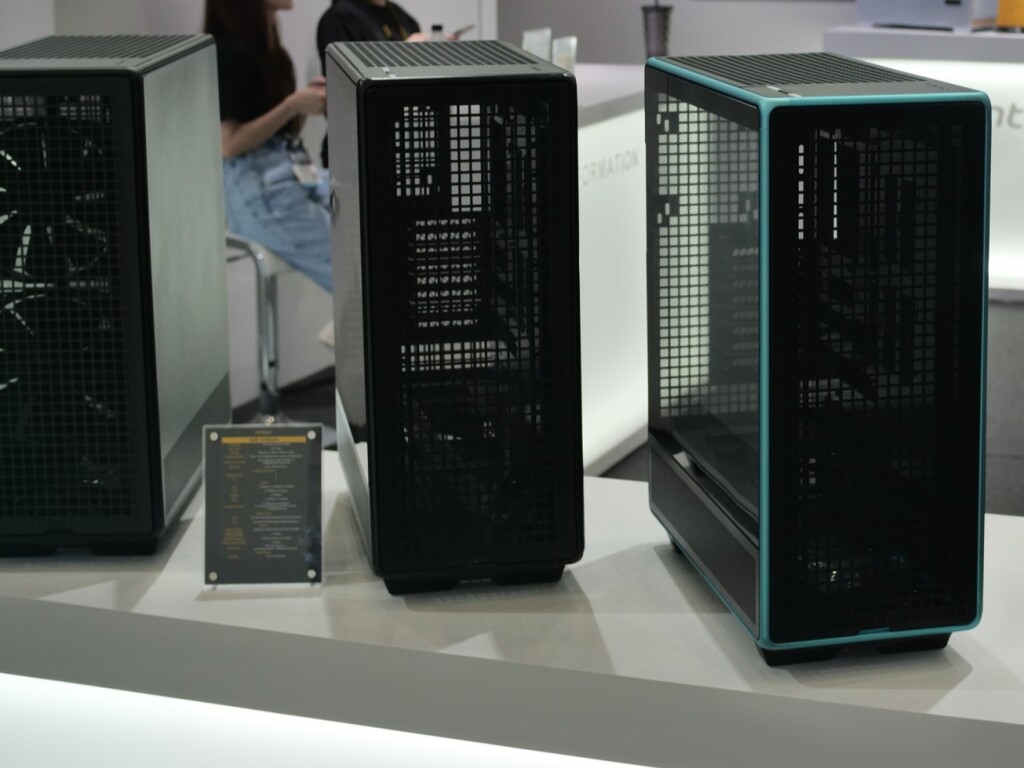 Antec impressionne au COMPUTEX 2025 avec le Nine Hundred et le Vortex View 2 antec nine hundred 2025 02