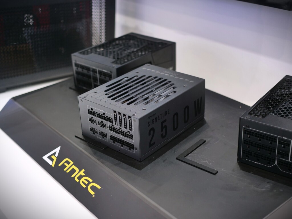 Antec impressionne au COMPUTEX 2025 avec le Nine Hundred et le Vortex View 13 antec signature 2500 watts