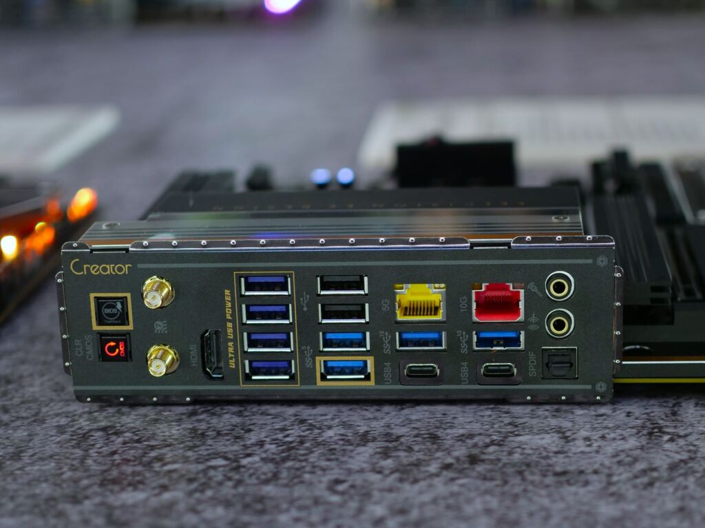 Computex 2025 : ASRock élargit sa gamme X870, la Taichi OCF déjà en vedette 4 asrock x870e Taichi Creator 03