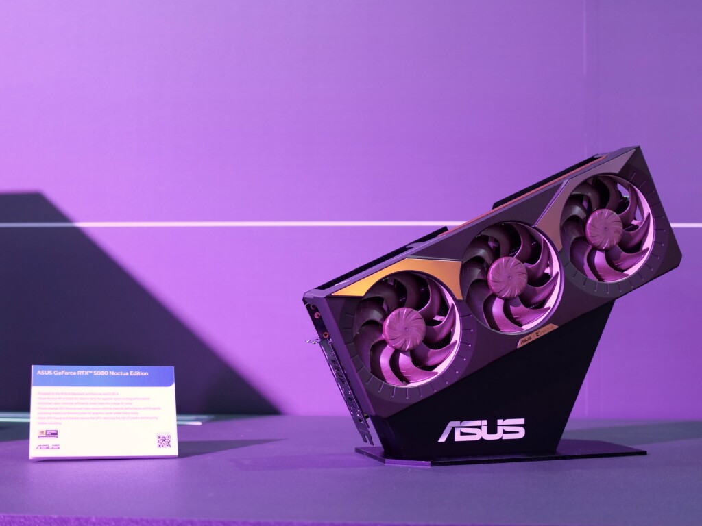 ASUS RTX 5080 Noctua Edition : le retour des ventilateurs Noctua en triple 2 asus rog rtx 5080 noctua edition 01