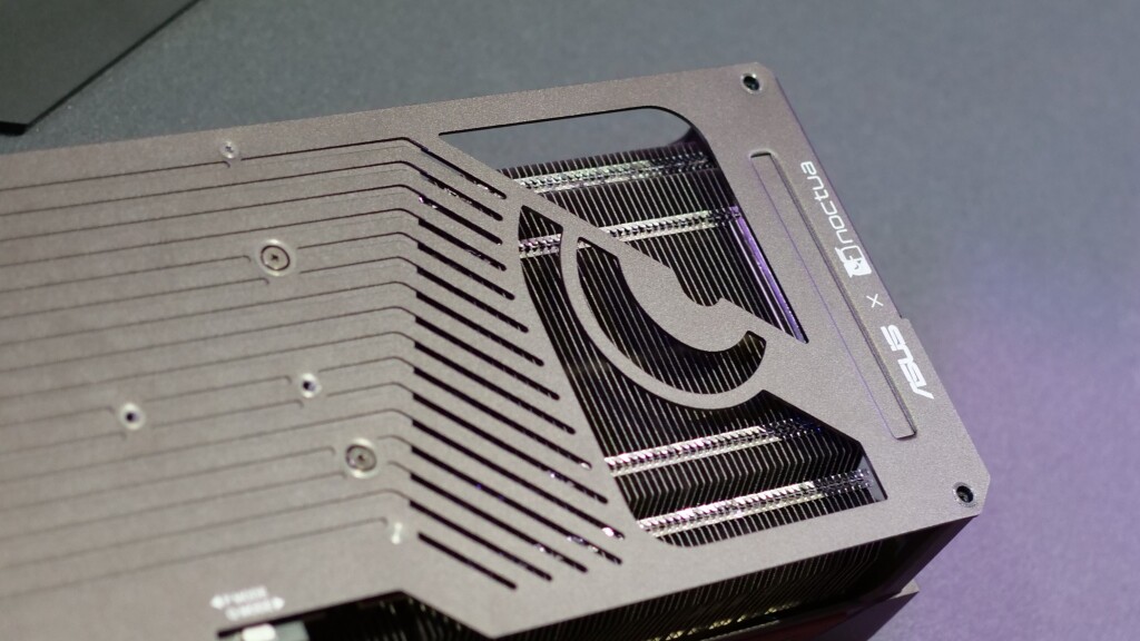 ASUS RTX 5080 Noctua Edition : le retour des ventilateurs Noctua en triple 6 asus rog rtx 5080 noctua edition 03