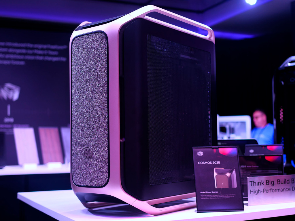 Cooler Master Cosmos 2025 : l’icône revisitée dans un monde sans lecteurs optiques 2 cooler master cosmos 2025 rose gold 02