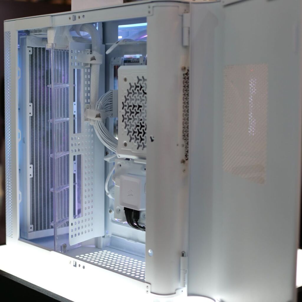 Corsair AIR 5400 : boîtier triple chambre haut de gamme dévoilé au Computex 2025 4 corsair air 5400 computex 2025 02