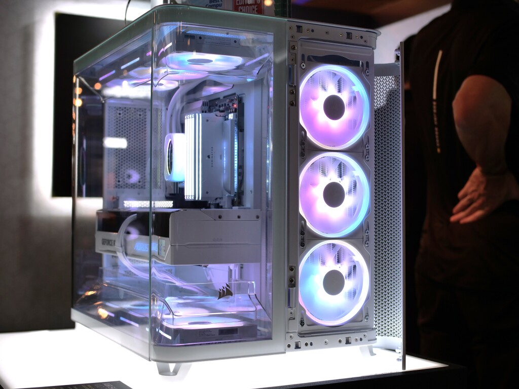 Corsair AIR 5400 : boîtier triple chambre haut de gamme dévoilé au Computex 2025 3 corsair air 5400 computex 2025 04