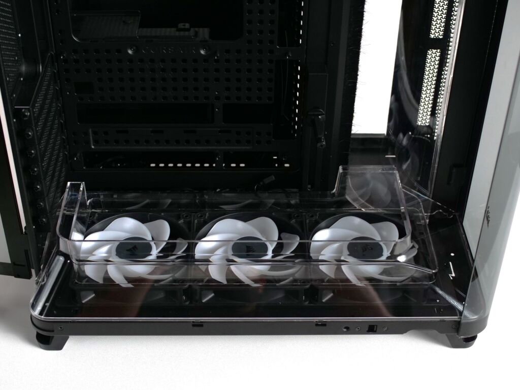 Corsair AIR 5400 : boîtier triple chambre haut de gamme dévoilé au Computex 2025 7 corsair air 5400 computex 2025 06