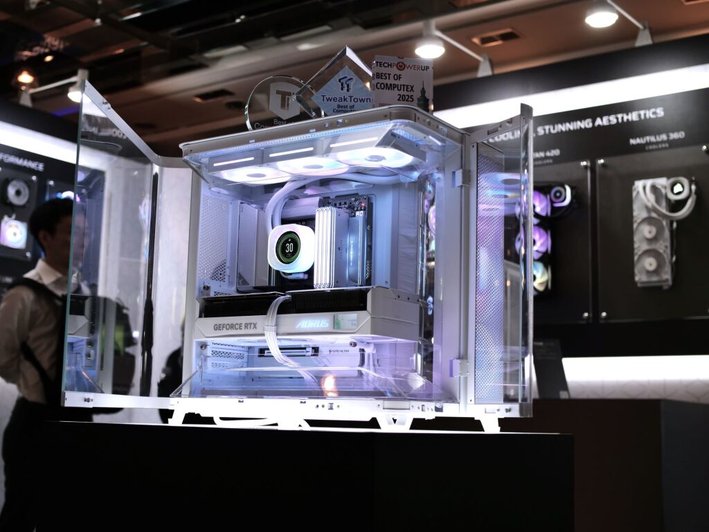 Corsair AIR 5400 : boîtier triple chambre haut de gamme dévoilé au Computex 2025 5 corsair air 5400 computex 2025 09