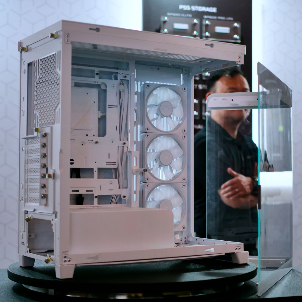 Corsair dévoile le FRAME 4500X au Computex 2025 3 corsair frame 4500x white 03