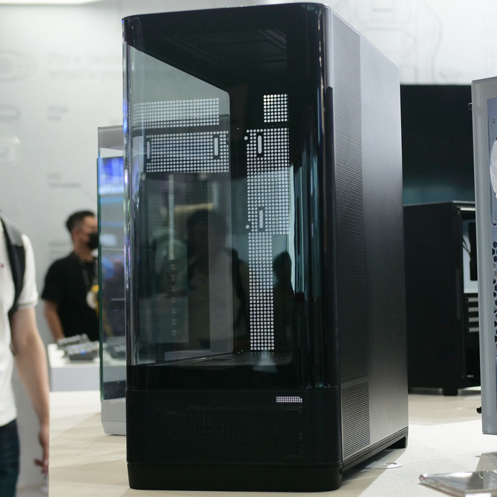 Endorfy présente ses futurs boîtiers PC au Computex 2025 : du blanc, du panoramique et du compact 6 endorfy fishtank 8000 01
