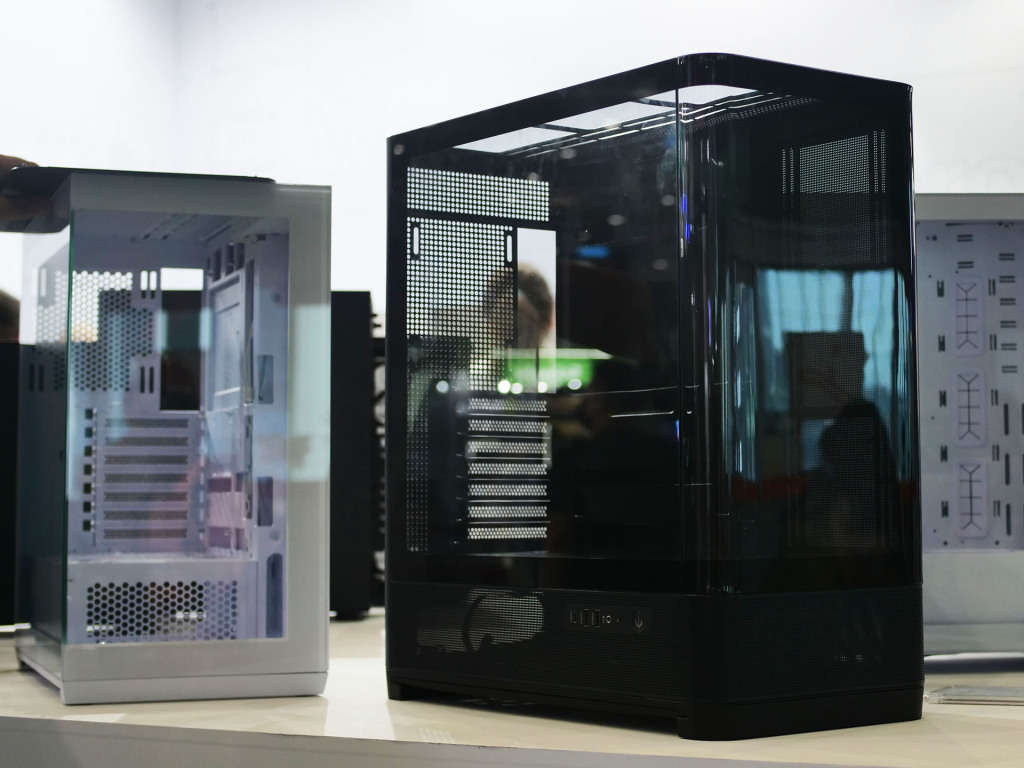 Endorfy présente ses futurs boîtiers PC au Computex 2025 : du blanc, du panoramique et du compact 7 endorfy fishtank 8000 6000