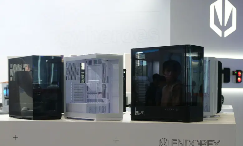 Endorfy présente ses futurs boîtiers PC au Computex 2025 : du blanc, du panoramique et du compact 1 endorfy fishtank computex 2025