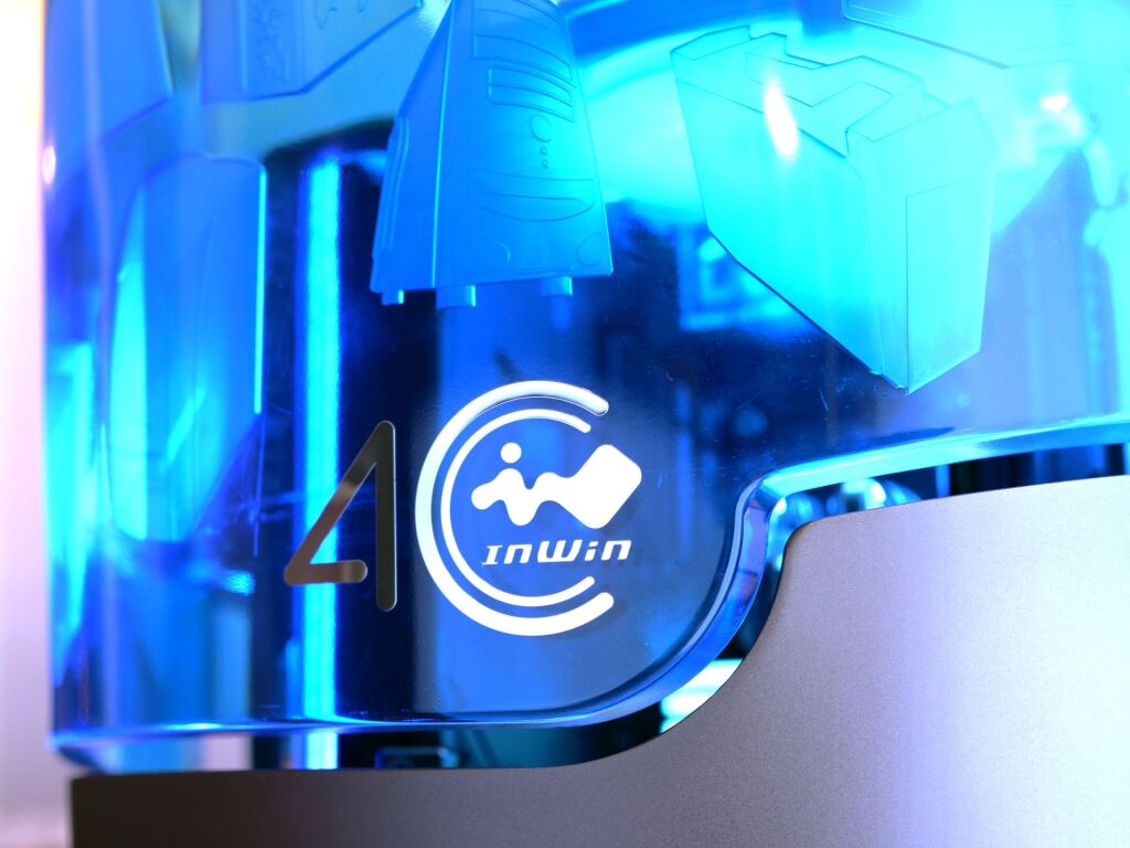 ChronoMancy, le boîtier-trophée d’InWin pour ses 40 ans au COMPUTEX 2025 6 inwin COMPUTEX 2025 chronomancy 03