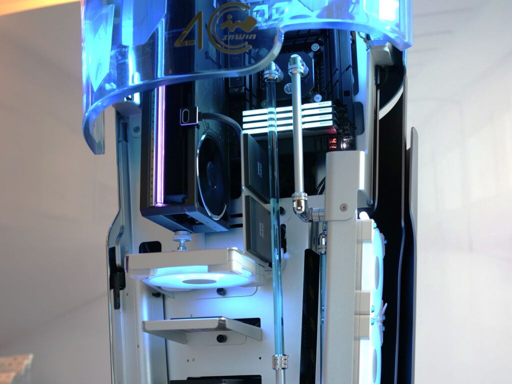 ChronoMancy, le boîtier-trophée d’InWin pour ses 40 ans au COMPUTEX 2025 15 inwin COMPUTEX 2025 chronomancy 18