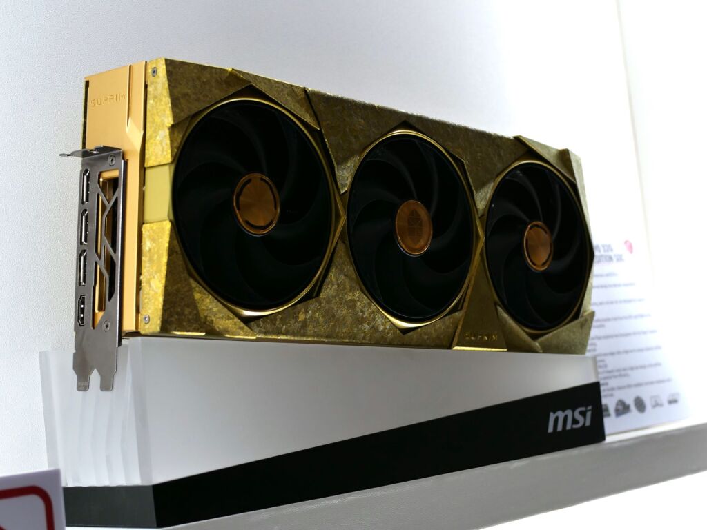 MSI RTX 5090 Suprim Titanium : du titane pour rivaliser avec l’or de ROG 4 msi rtx 5090 suprim titanium 01